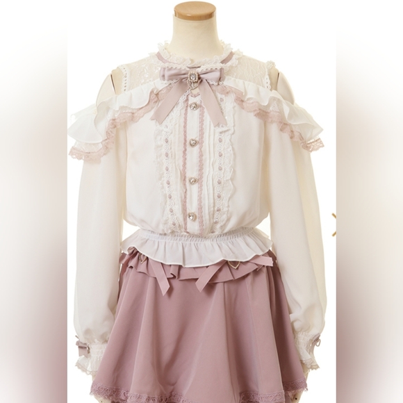 NWT Liz Lisa Cold Shoulder Lace Yoke Frill Ladder Lace Ribbon Broach Bijoux Top - Picture 1 of 16